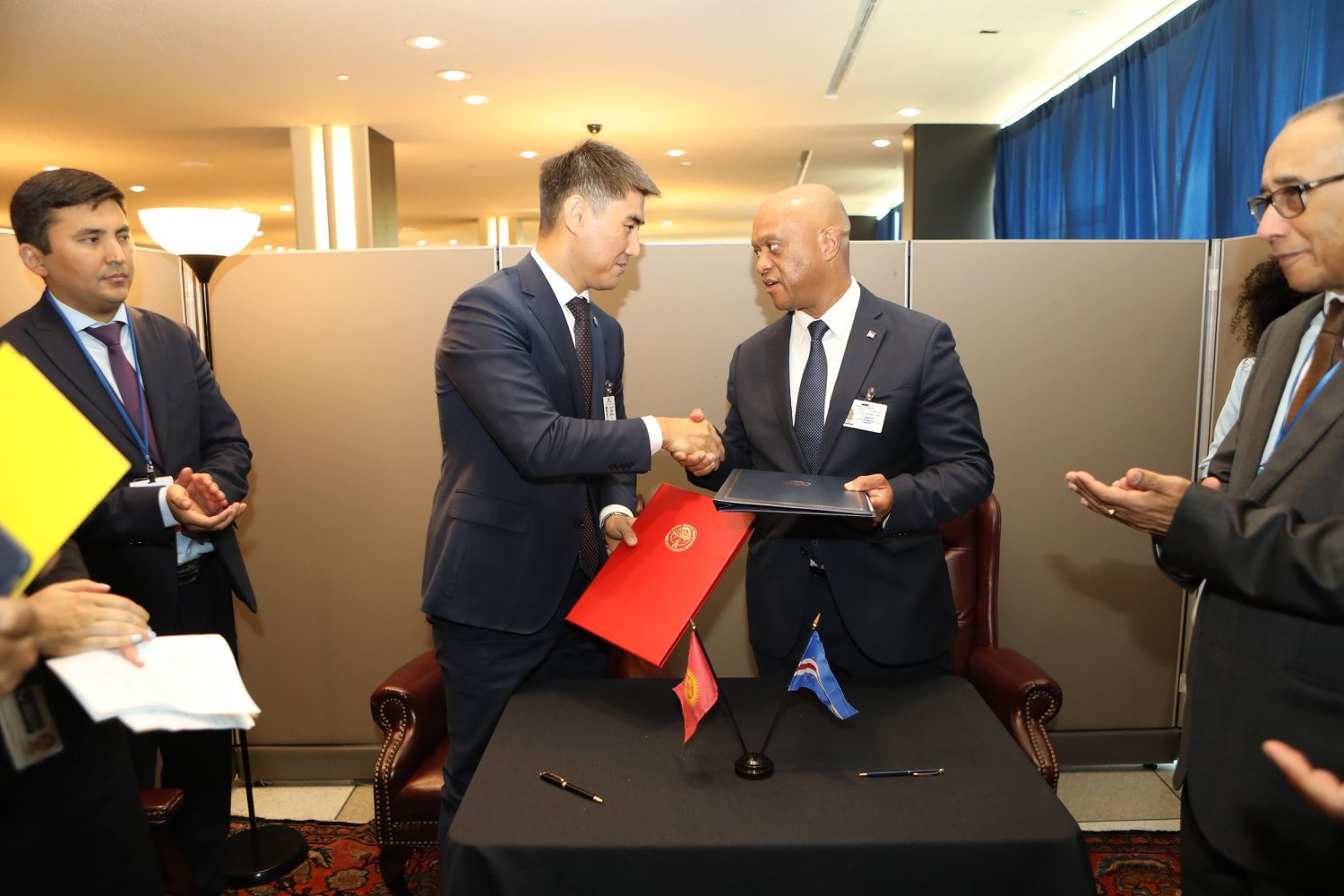 Кыргызстан установил дипотношения с Кирибати, Вануату, Сент-Винсент и Гренадин и Кабо-Верде — Today.kg
