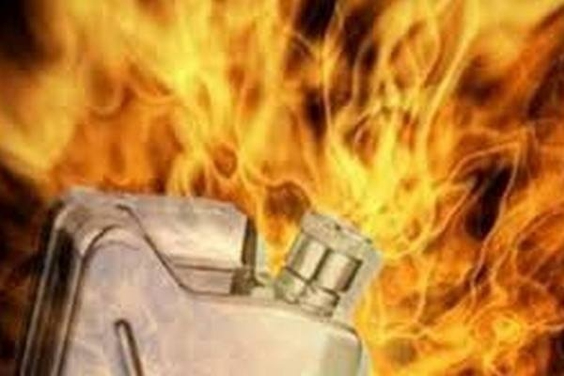 В Жайылском районе 44-летний мужчина облил свою мать бензином и сжег — Today.kg