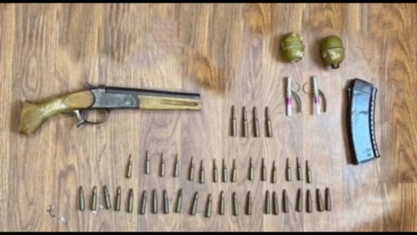 У жителя Бишкека дома нашли несколько гранат, оружие и боеприпасы, - ГУВД — Today.kg