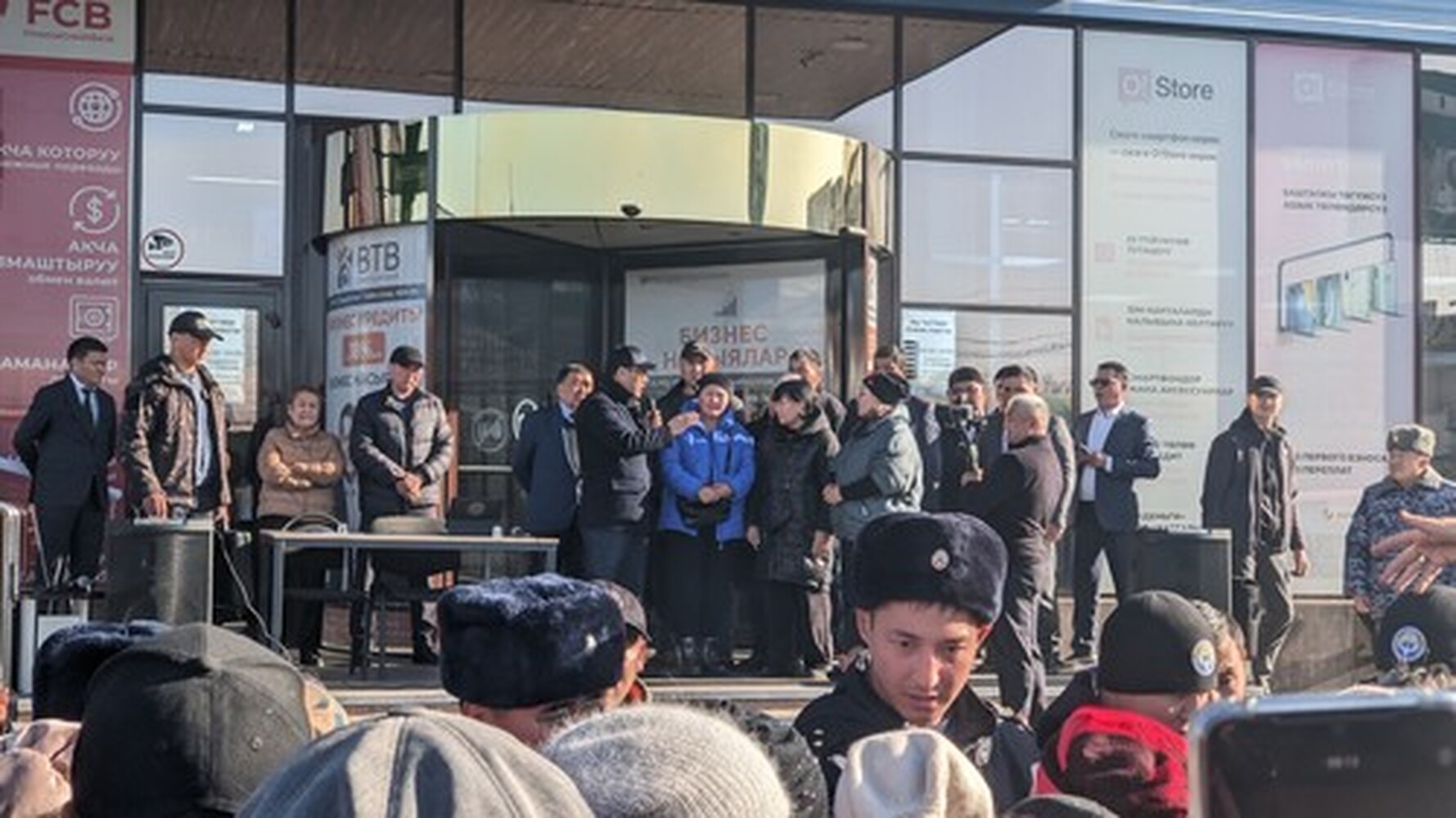 Садыр Жапаров рассказал, кто является «третьими силами», агитирующими людей выйти на митинг — Today.kg