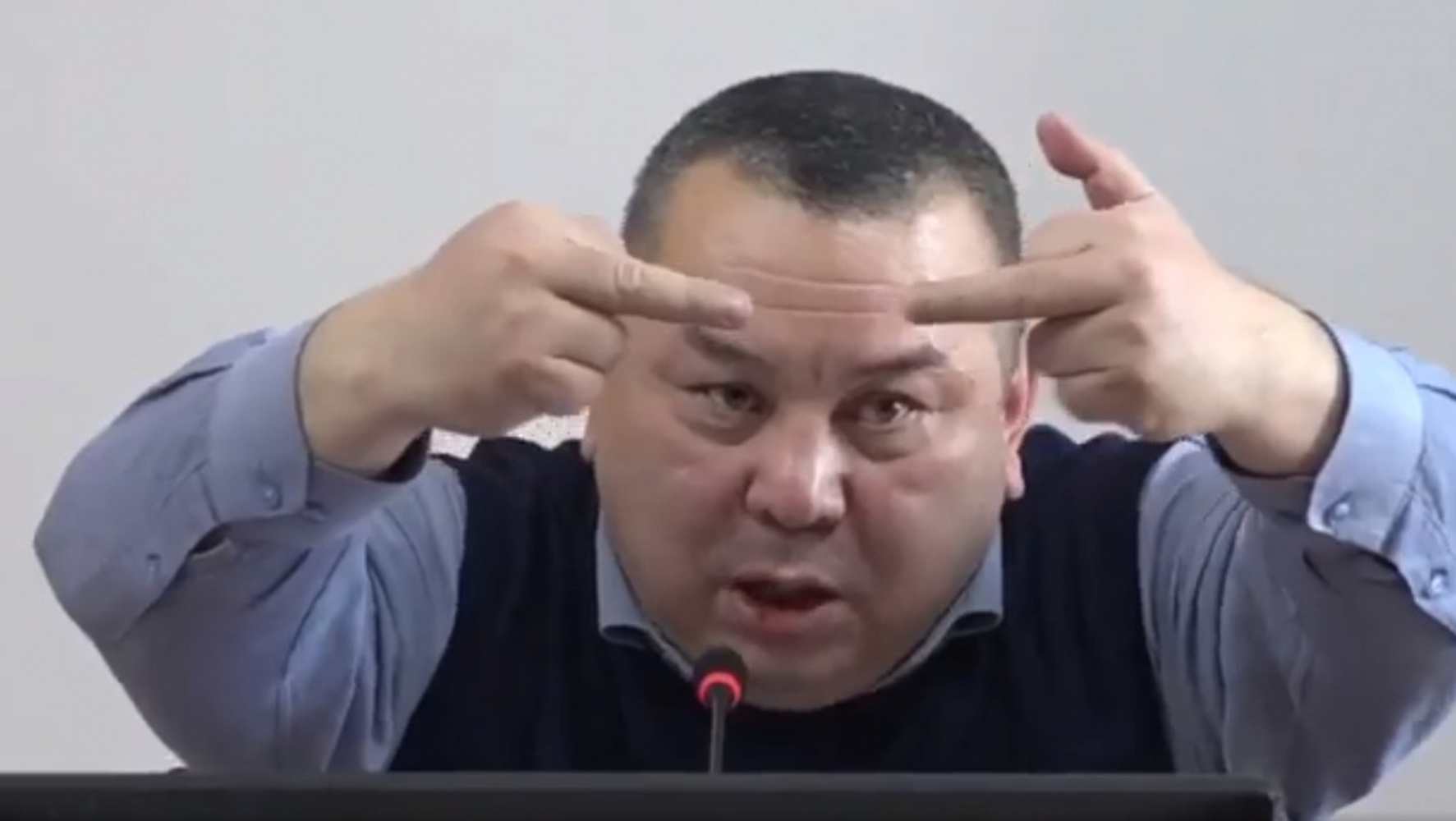 Директора школ требуют оштрафовать на 1 миллиард сомов Балбака Тулобаева — Today.kg