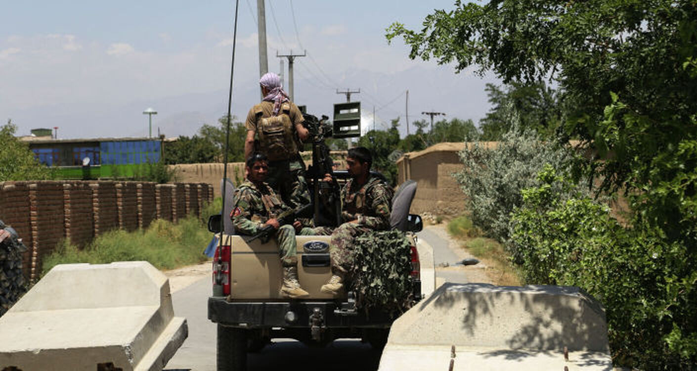 300 афганских военных сбежали в Таджикистан после боя с талибами — Today.kg