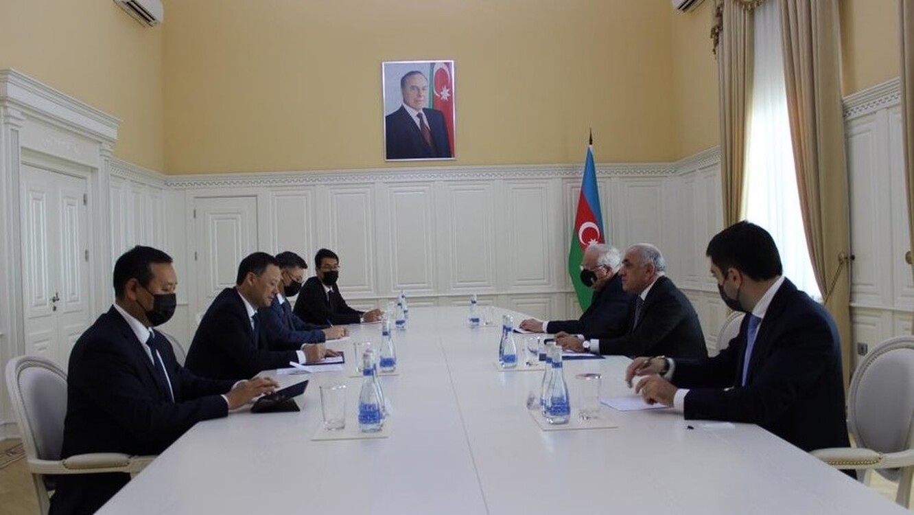 Премьер-министр Азербайджана Идаят Асадов готов приехать в Кыргызстан осенью — Today.kg