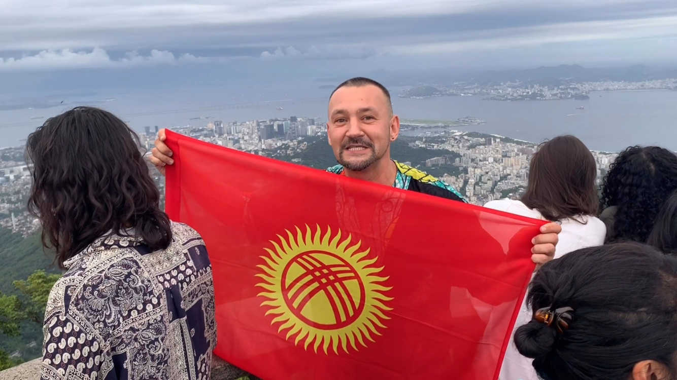 Паша Глобус поднял флаг Кыргызстана над Рио-де-Жанейро — Today.kg