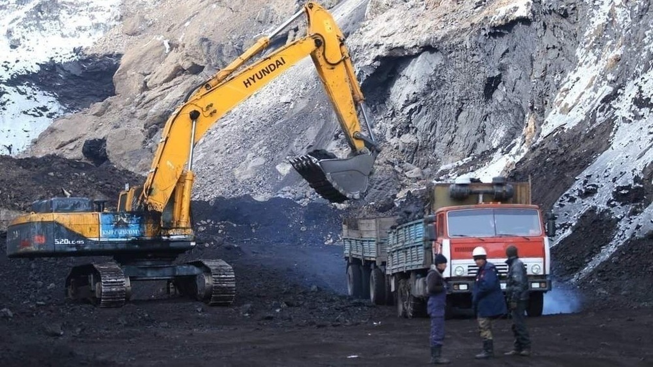 В октябре с Кара-Кече незаконно вывезли уголь на миллион сомов — Today.kg