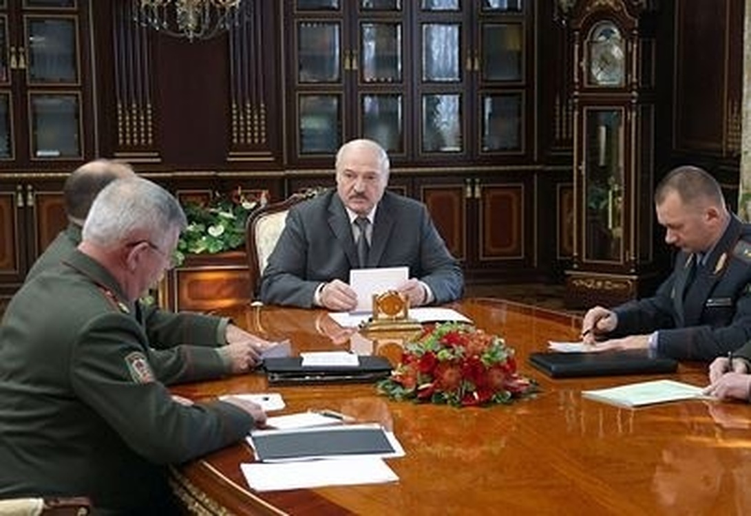 Лукашенко испугался за судьбу нелегалов на границе с ЕС — Today.kg
