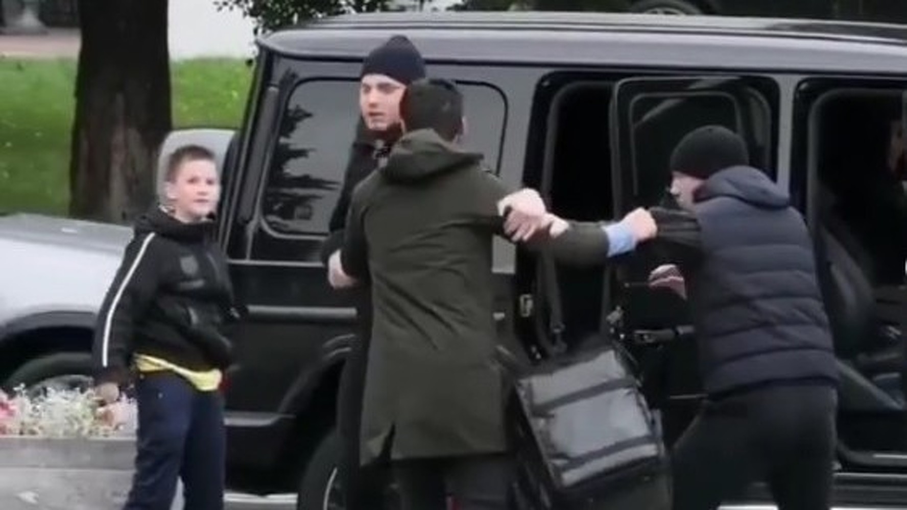 Бегун Азамат Нуржанов спас мальчика от похищения в Москве. Но это был пранк (видео) — Today.kg