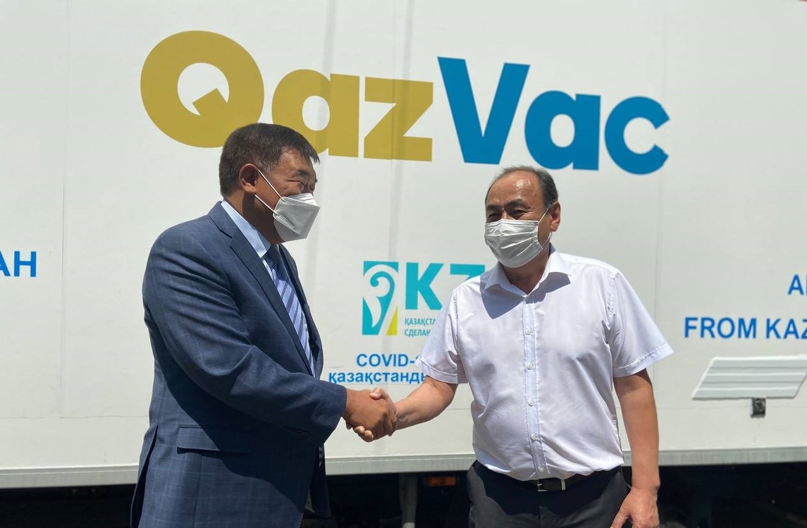 В Кыргызстан привезли казахскую вакцину QazVac против коронавируса — Today.kg