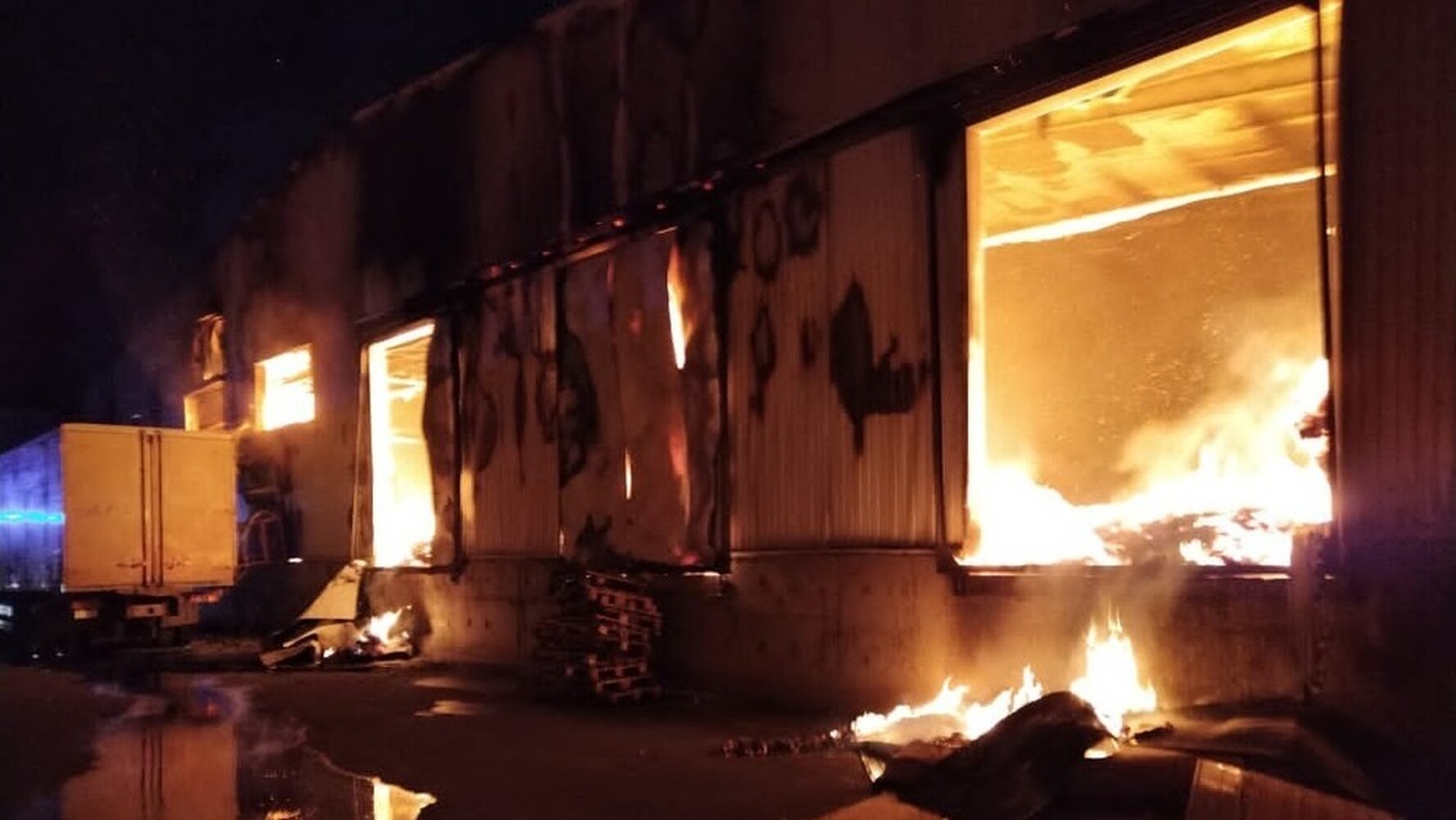 Очевидцы сообщили о крупном пожаре на заводе «Алькони» в микрорайоне Тунгуч — Today.kg