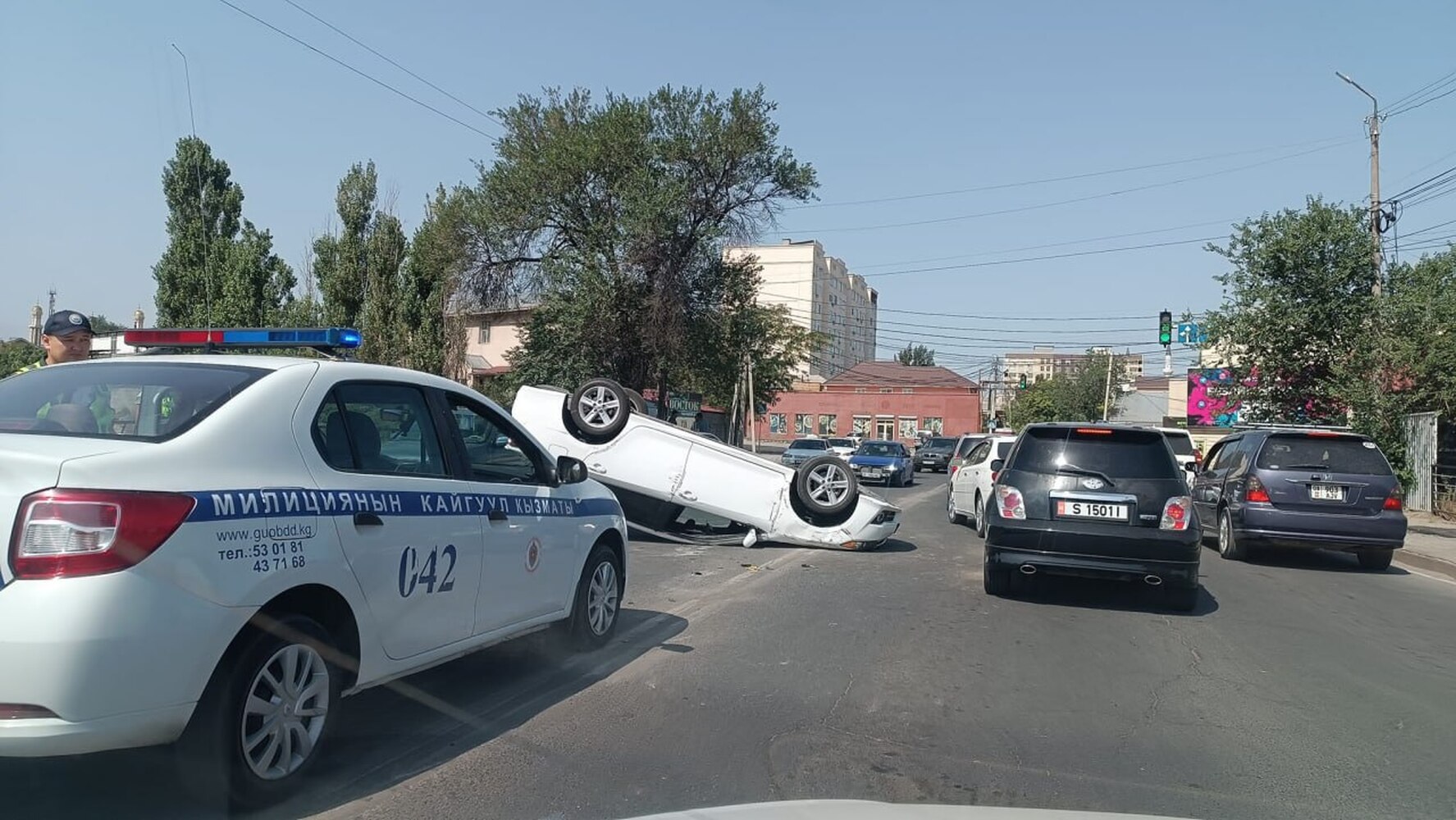 В Бишкеке перевернулась легковушка — Today.kg
