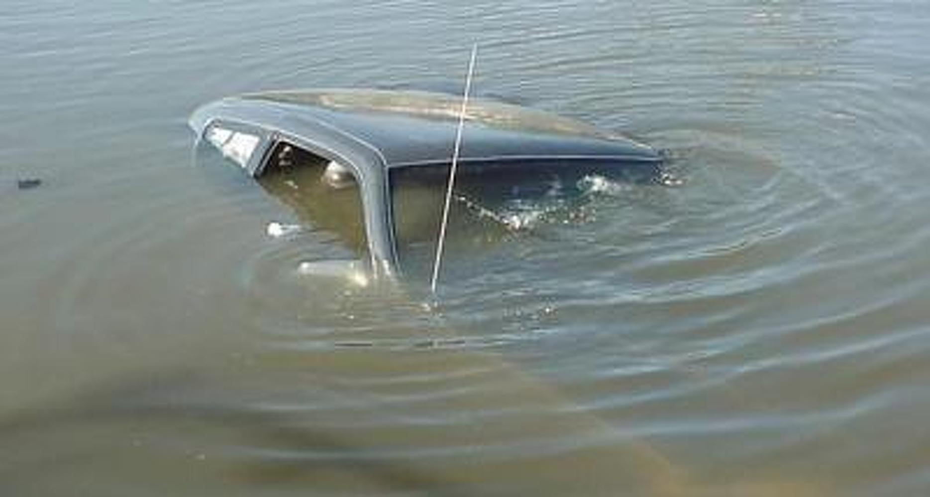 В найденном в реке Ак-Буура автомобиле обнаружены тела трех человек — Today.kg