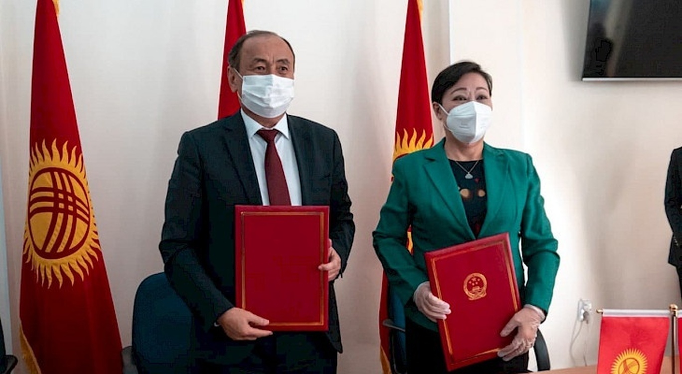 В Бишкеке прошла официальная передача гуманитарного груза из Китая — Today.kg