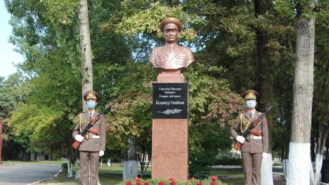 В Бишкеке открыли памятник Герою Советского Союза К.Усенбекову (фото) — Today.kg