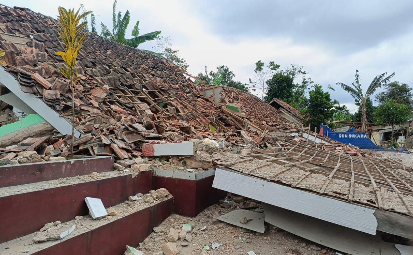 При землетрясении в Индонезии погибли как минимум 162 человека — Today.kg
