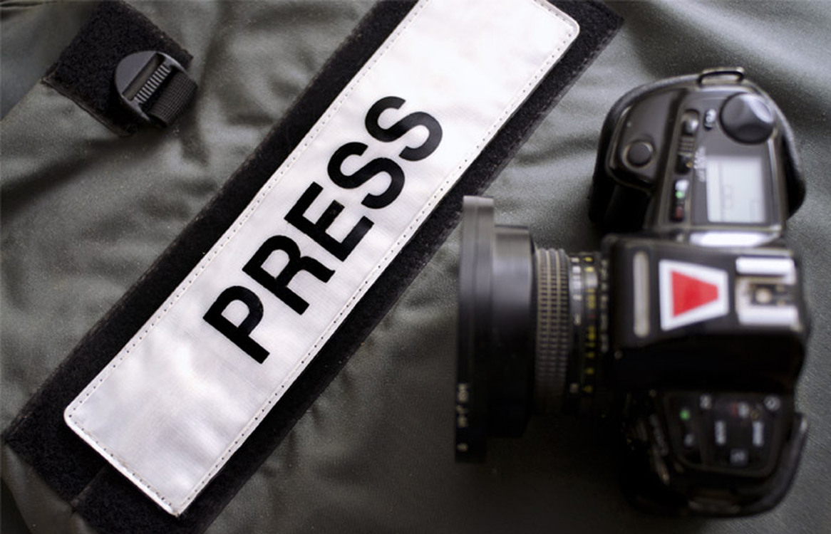 Министра внутренних дел просят защитить права журналистов во время выборов — Today.kg