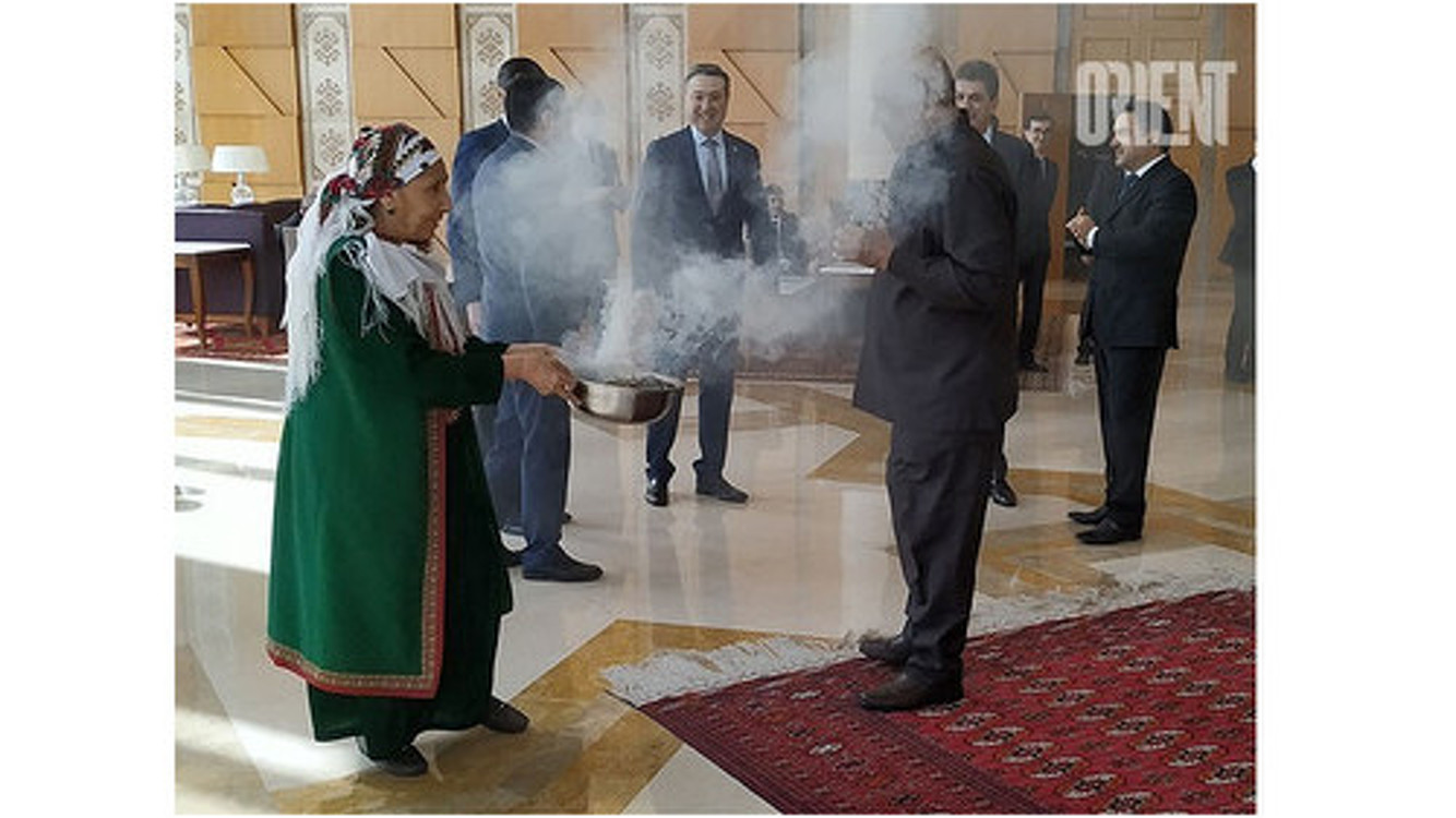 В Ашхабаде участников конференции ООН окурили гармалой и обмазали им нос оксолиновой мазью — Today.kg