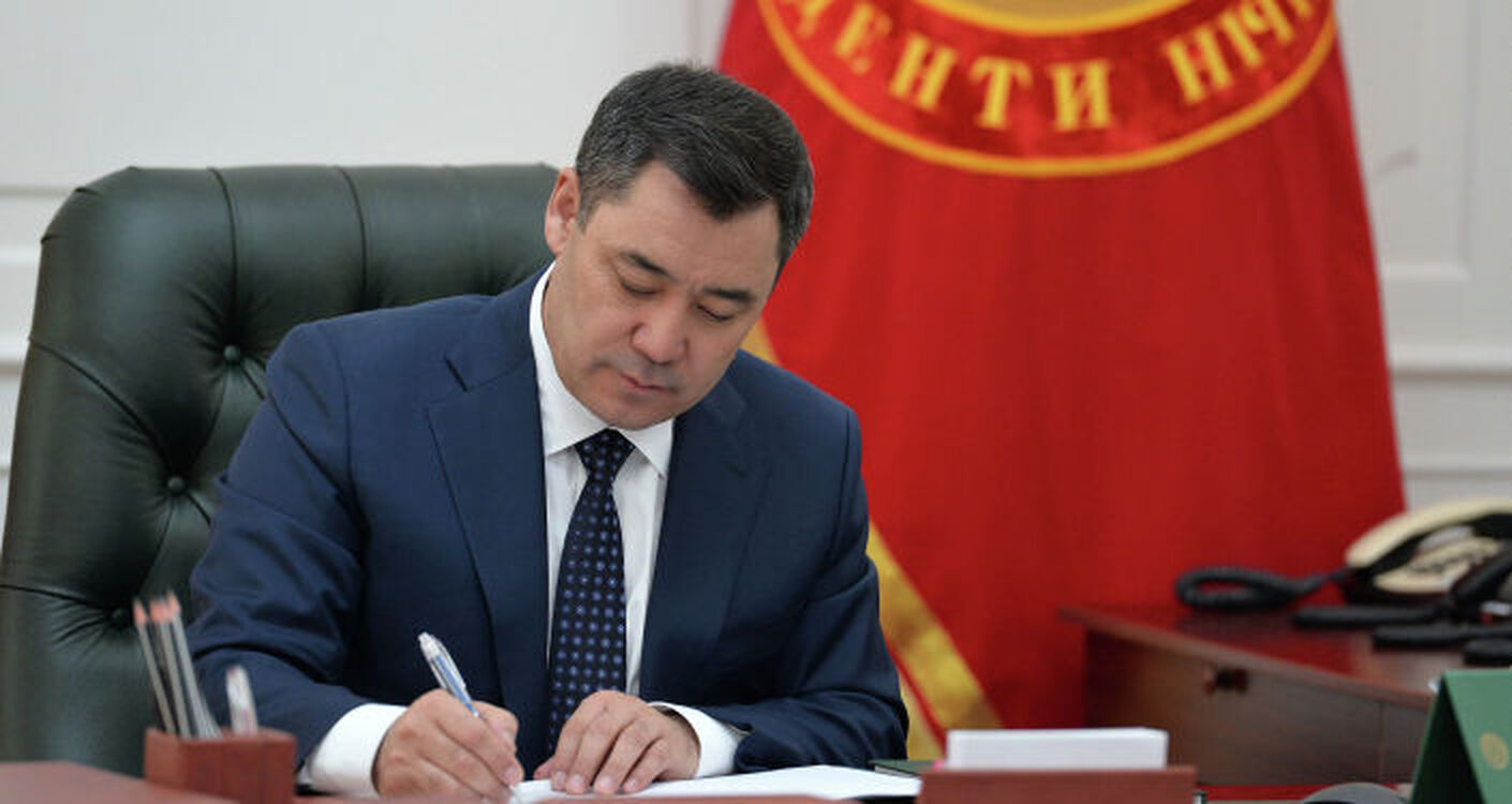 Жапаров подписал указ о приеме в гражданство 111 кыргызов из Афганистана и КНР — Today.kg