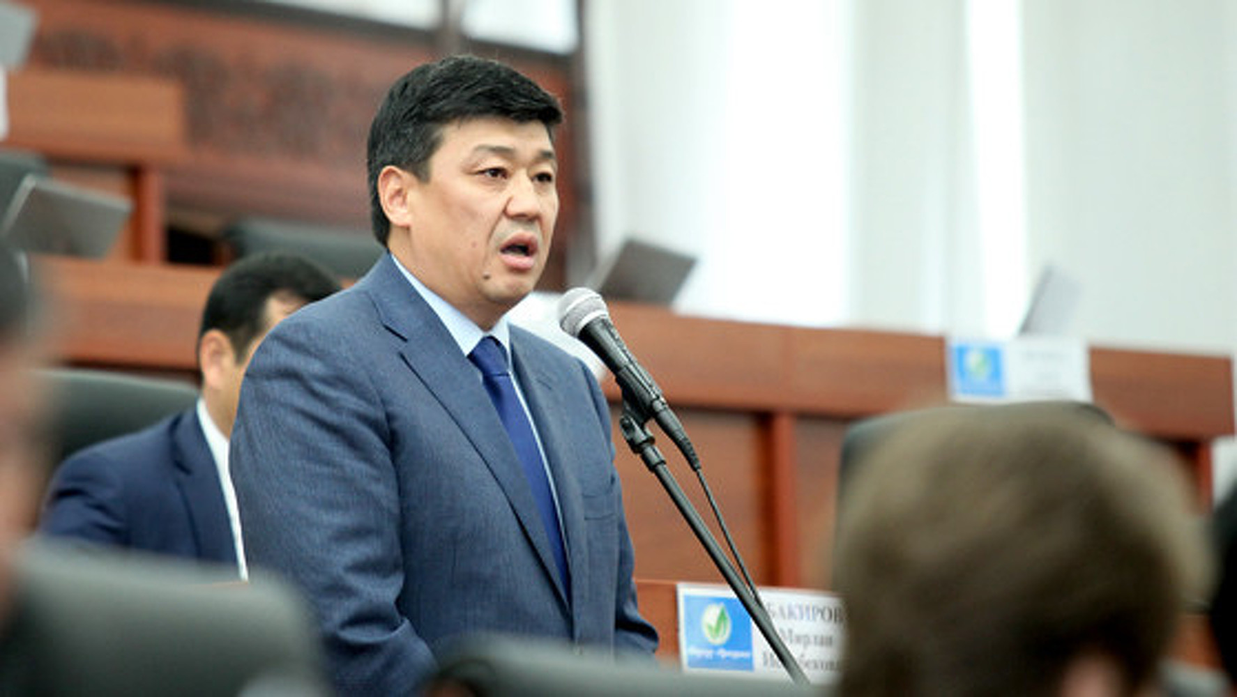 «Может, покажем свой характер?». Депутат предлагает ответить советнику мэра Бишкека, которая послала депутата — Today.kg