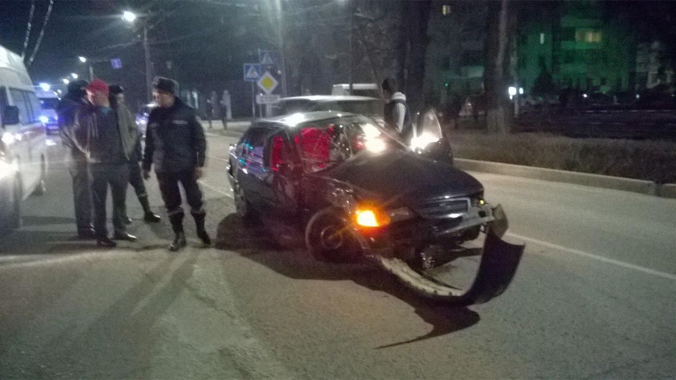 В центре Бишкека столкнулись карета Скорой помощи, «Мерседес» и «Субару» — Today.kg