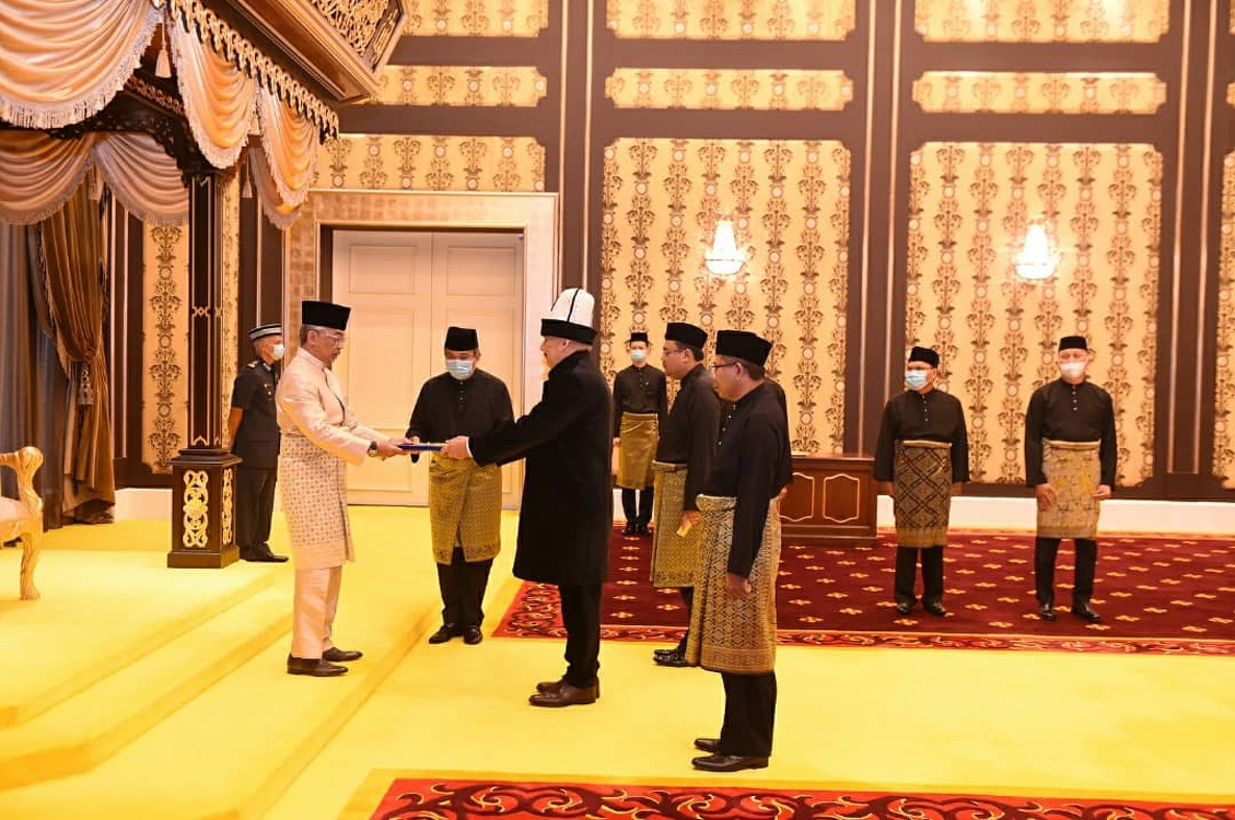 Позитивный материал. За что король Малайзии похвалил Азимбека Бекназарова — Today.kg