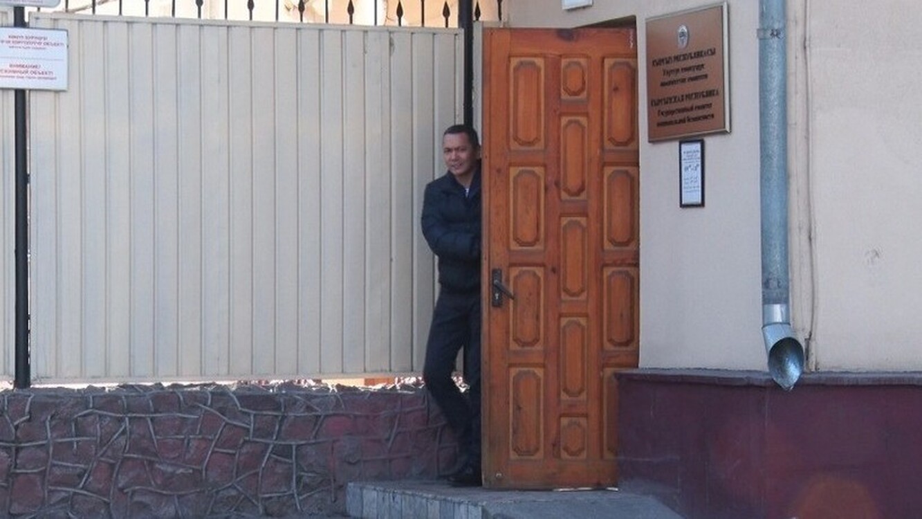 «Это все старые уголовные дела». Экс-премьер Бабанов вышел с допроса в ГКНБ — Today.kg