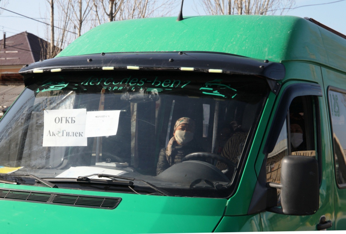 Медработников Оша ежедневно обслуживают 28 микроавтобусов — Today.kg