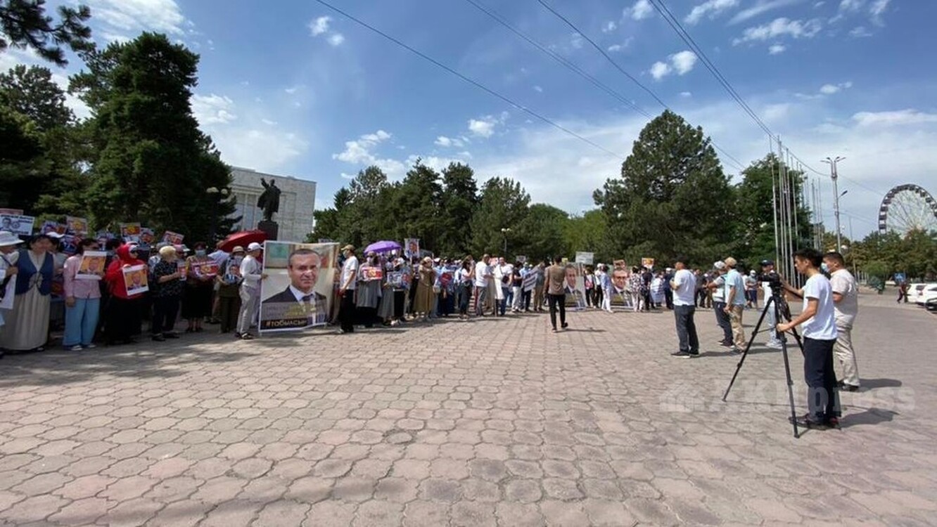 Исчезновение Орхана Инанды. Митингующие не намерены останавливаться, пока не найдут его — Today.kg