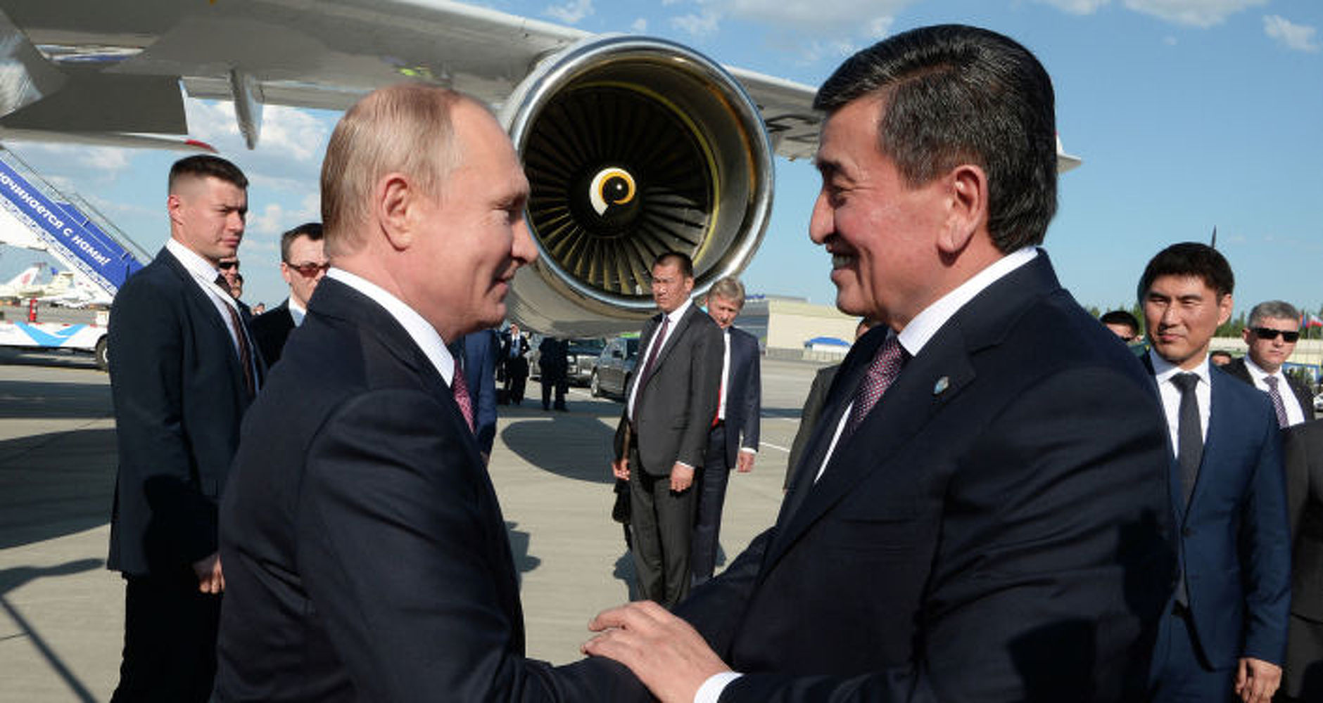 Как встретили Путина в аэропорту Бишкека — Today.kg
