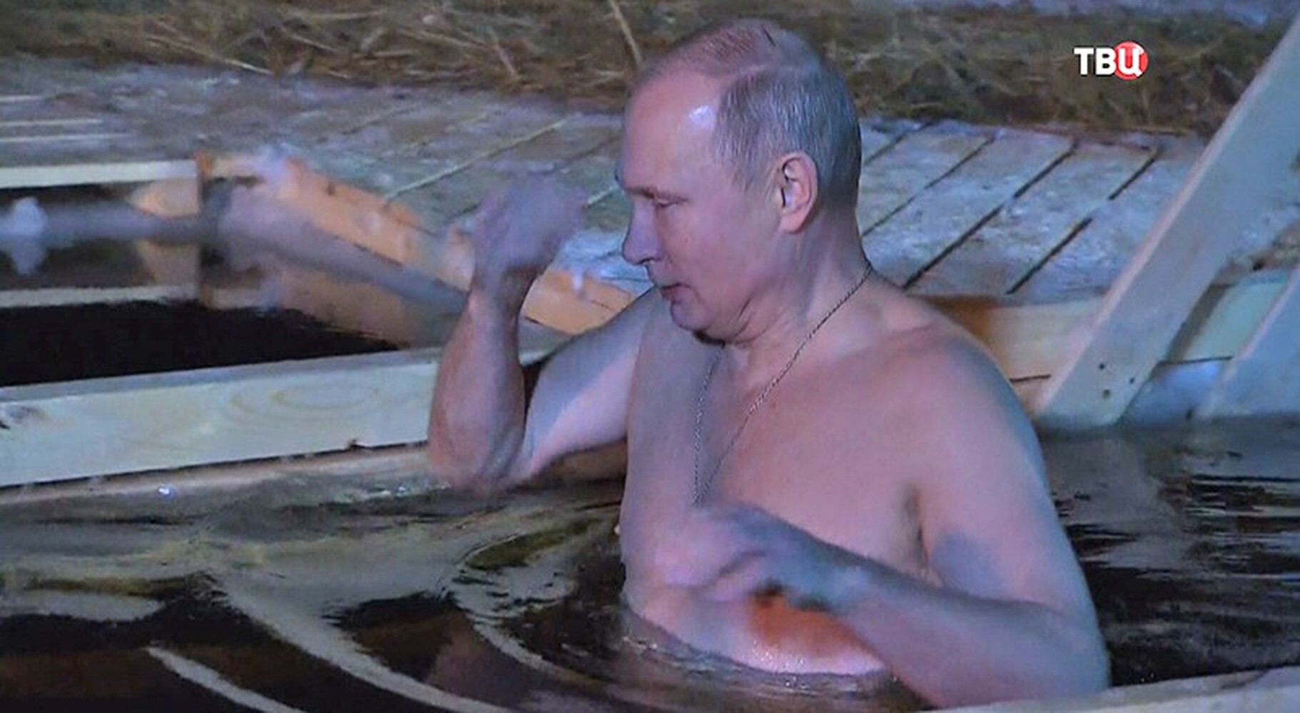 Путин принял участие в крещенских купаниях — Today.kg