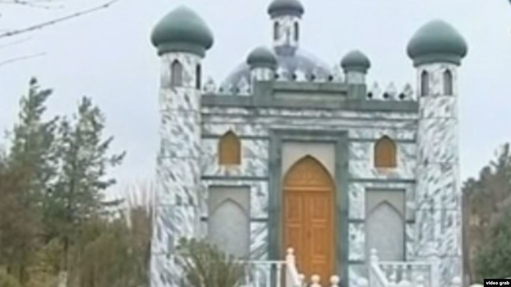 В Таджикистане демонтируют незаконно построенные гробницы и мавзолеи — Today.kg