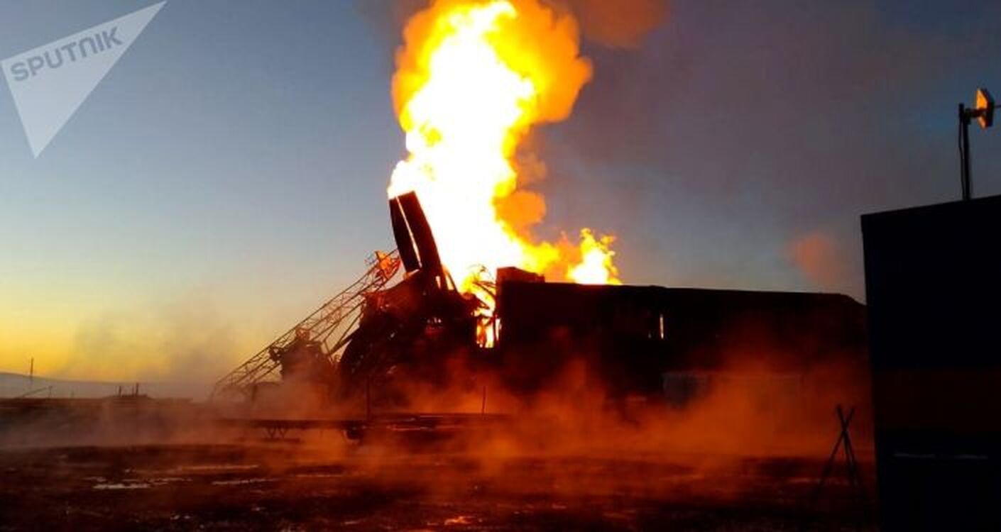 Высота пламени достигает 25 метров — пожар на нефтяной скважине в РФ. Видео — Today.kg
