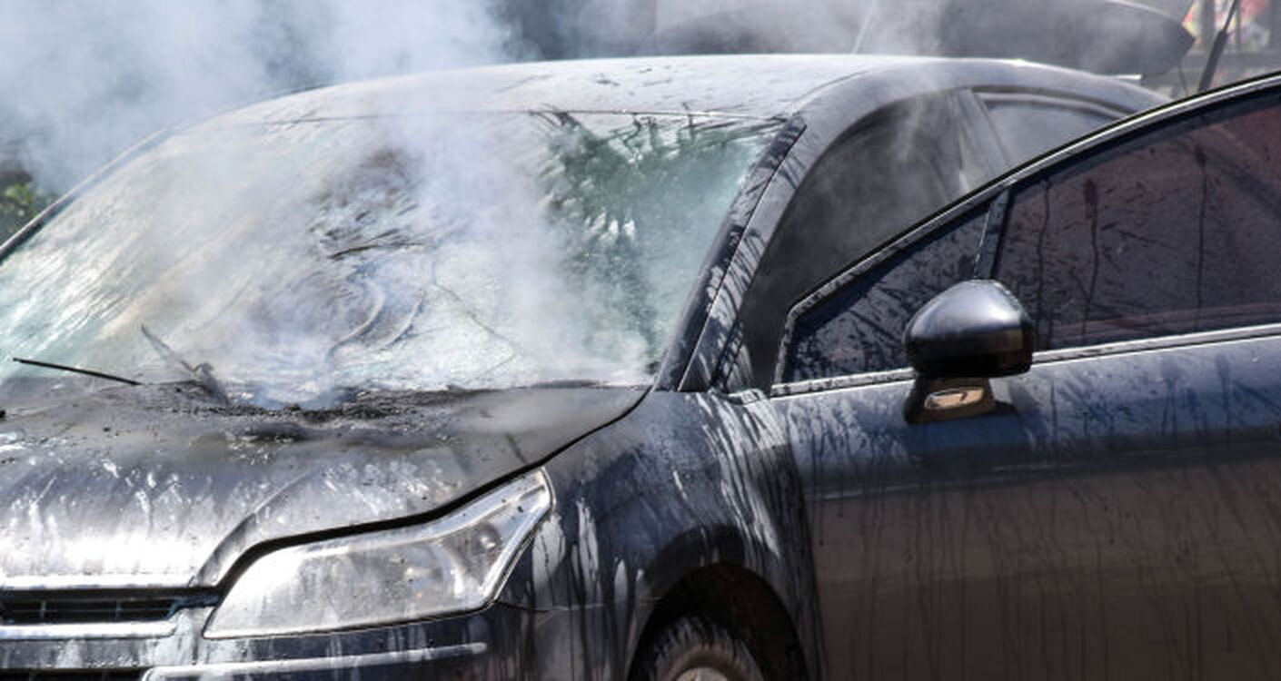 В Таласе загорелась машина — водитель умер из-за отравления угарным газом — Today.kg
