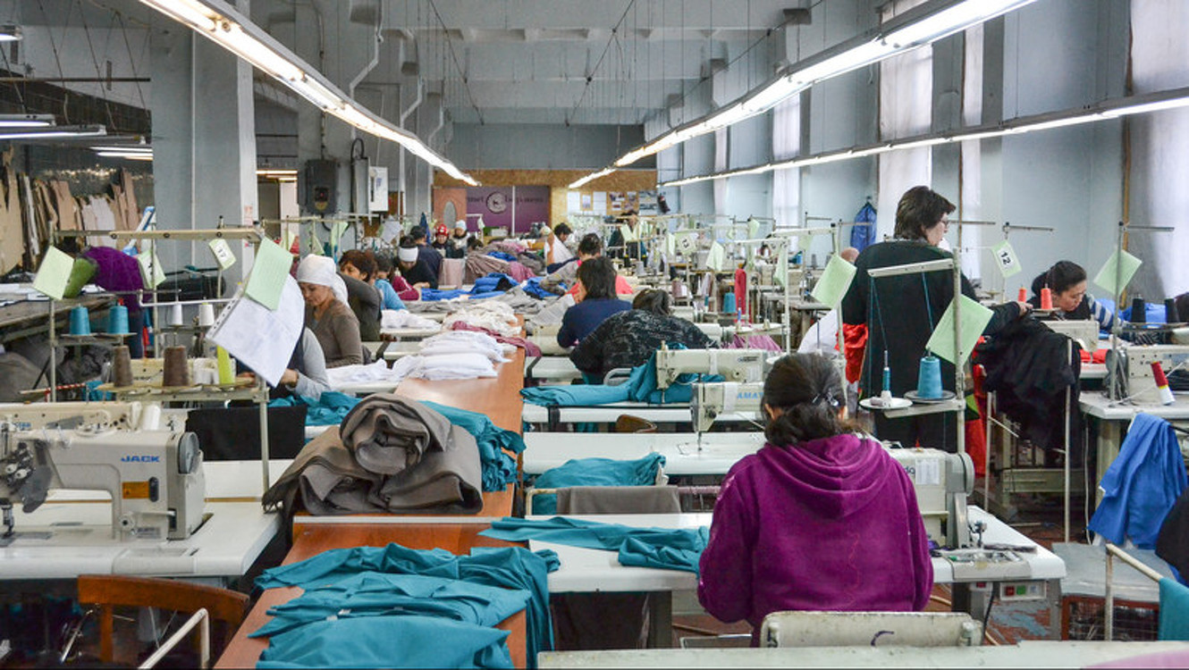 Соцфонд: Более 200 тыс. людей в швейной отрасли работают в тени — Today.kg