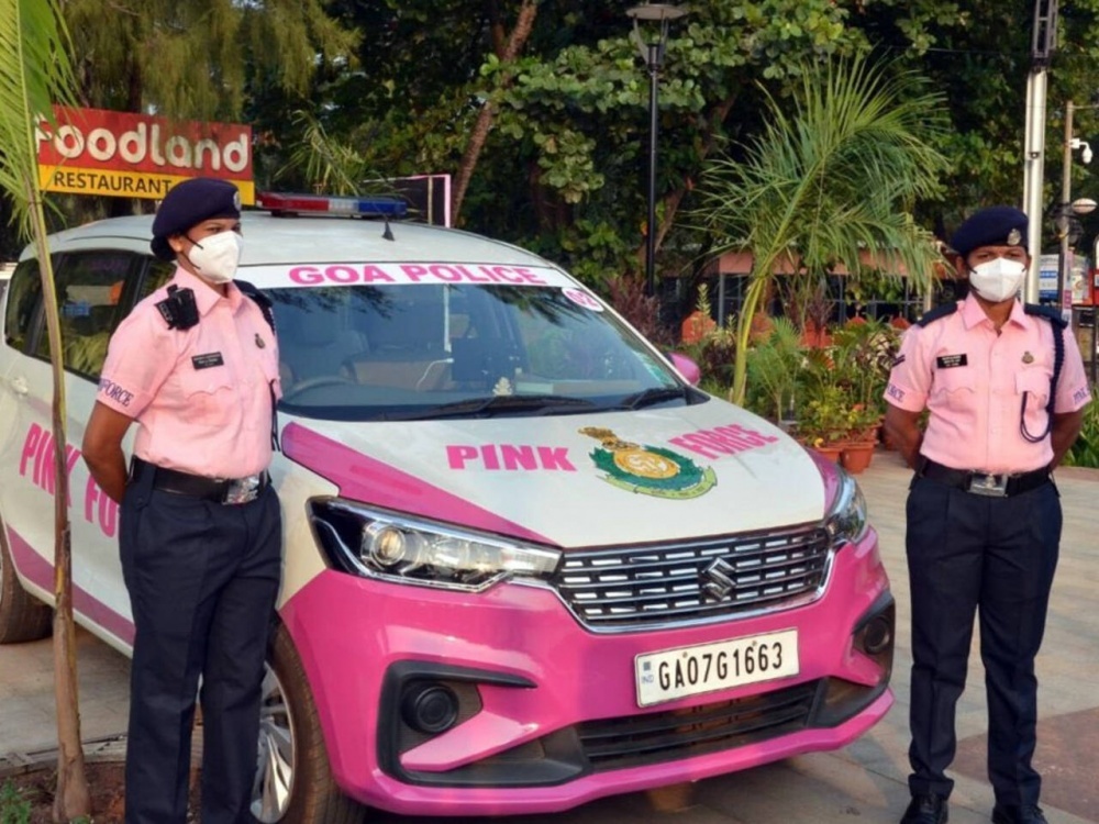 На Гоа появились женские отряды розовой полиции для защиты женщин и детей — Today.kg