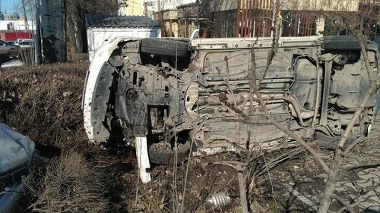 На юге Бишкека столкнулись две «Тойоты». Госпитализирован 17-летний водитель — Today.kg