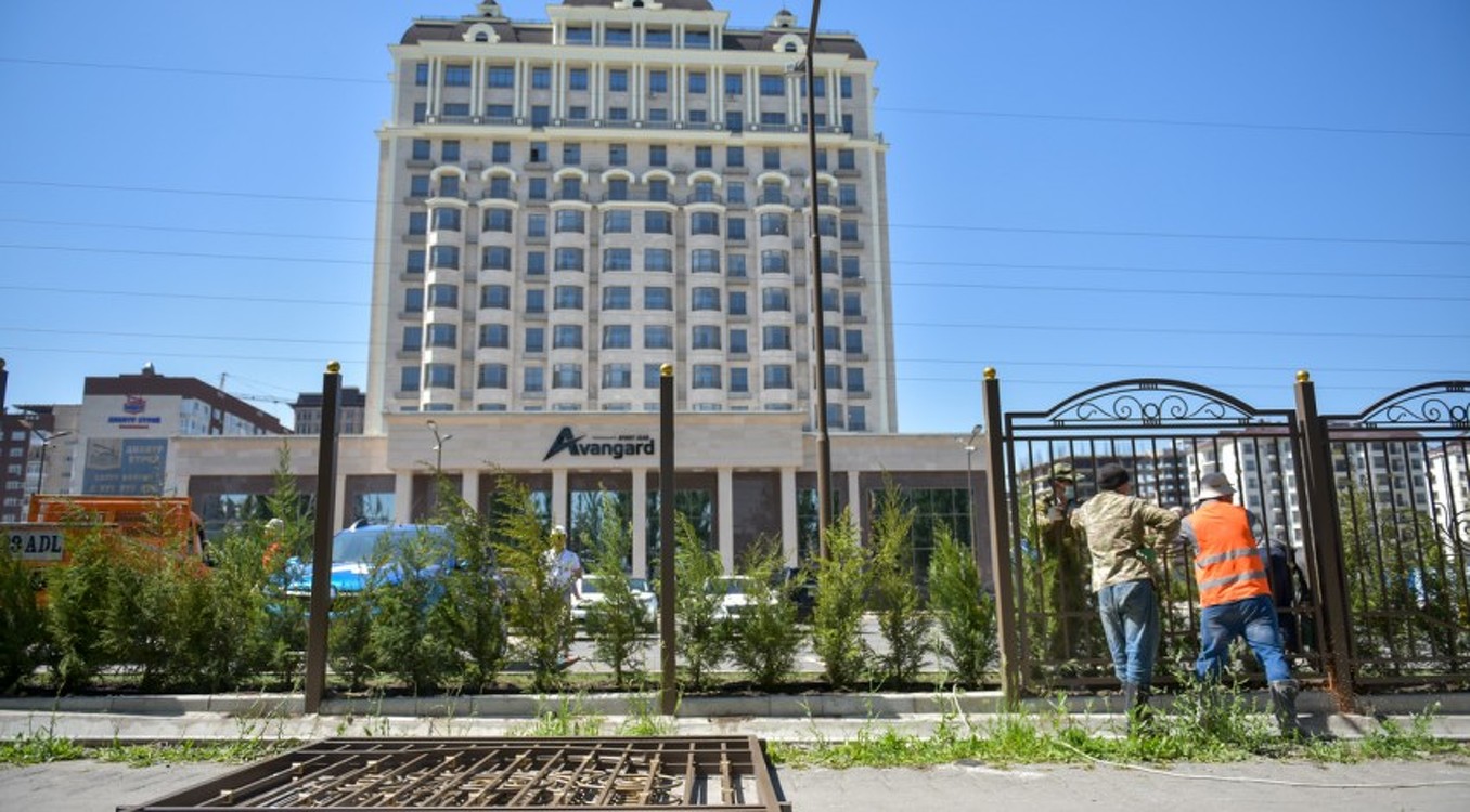 Мэрия Бишкека ограждение участка, самовольно увеличенного стройкомпанией «Авангард Стиль» — Today.kg