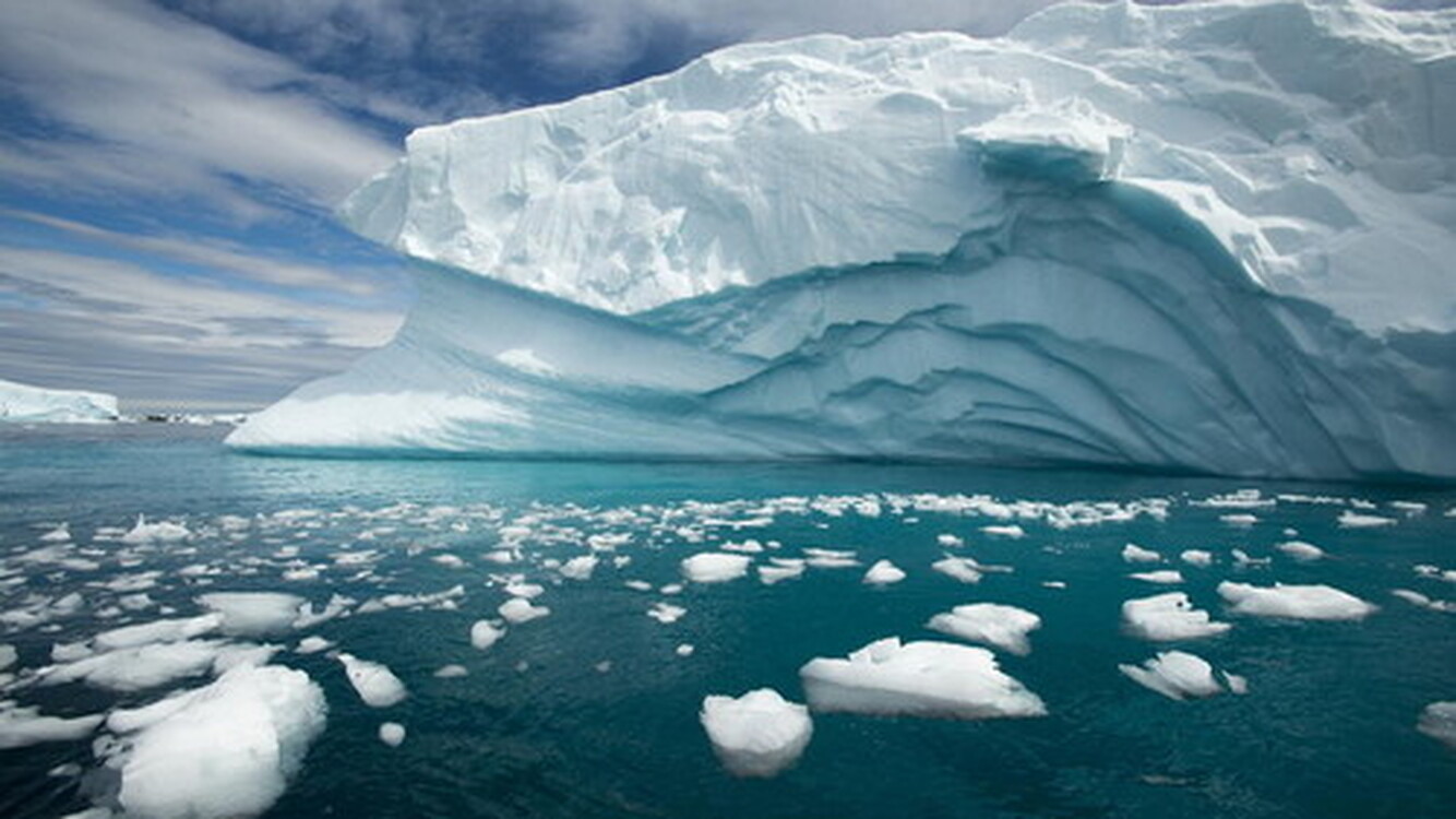 В Гренландии за два дня растаяло 16 млрд тонн льда. Видео — Today.kg