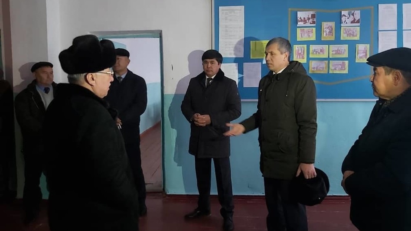 Губернатор отчитывает преподавателей за галстуки, когда на границе проблемы, - депутат о ситуации на кыргызско-таджикской границе — Today.kg