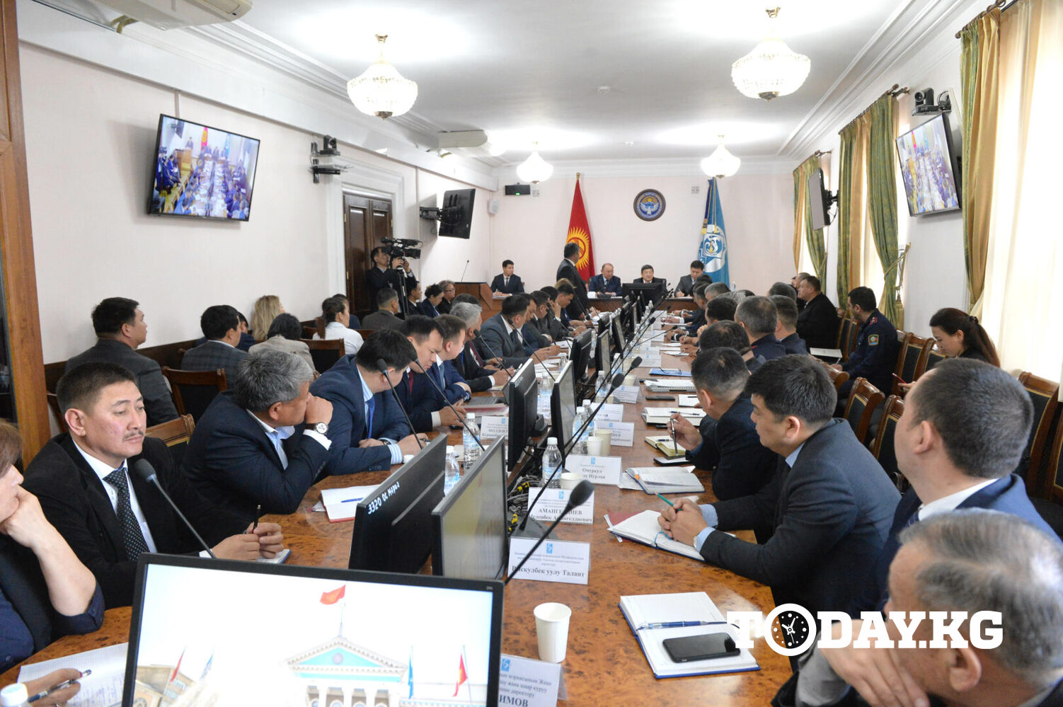 Глава кабмина предложил ряд мер для борьбы со смогом в Бишкеке — Today.kg