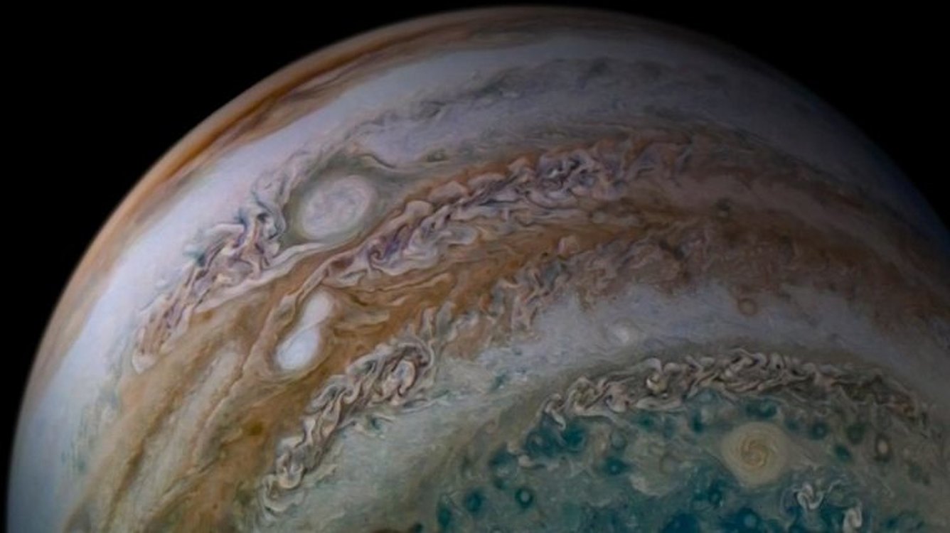 Слияние штормов на Юпитере сфотографировал космический аппарат «Юнона» — Today.kg