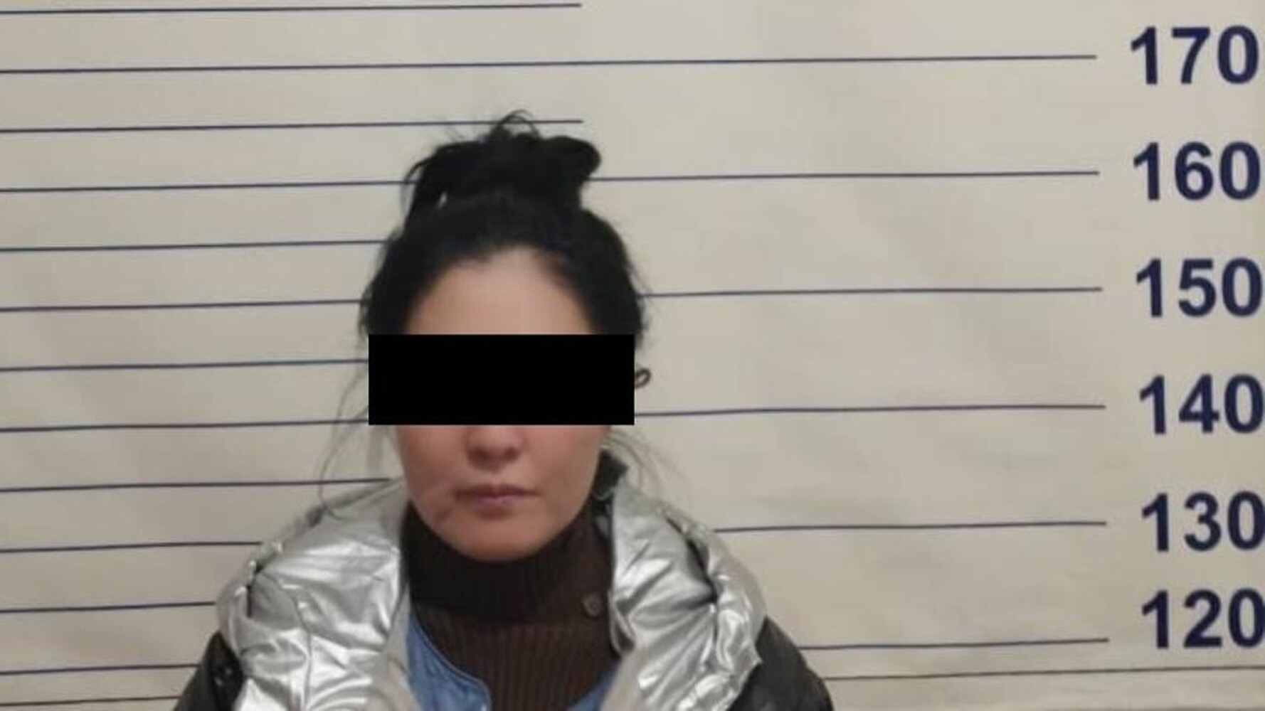 В Бишкеке задержана подозреваемая в организации притона. Она отправляла девушек на вызовы и получала 50% — Today.kg