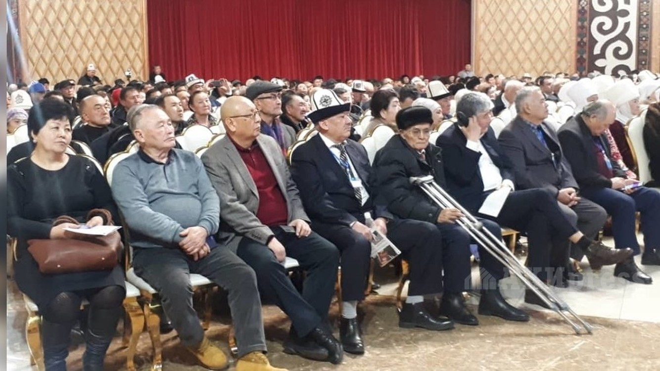 «Элдик курултай» собрался в Бишкеке, в нем участвует Азимбек Бекназаров — Today.kg