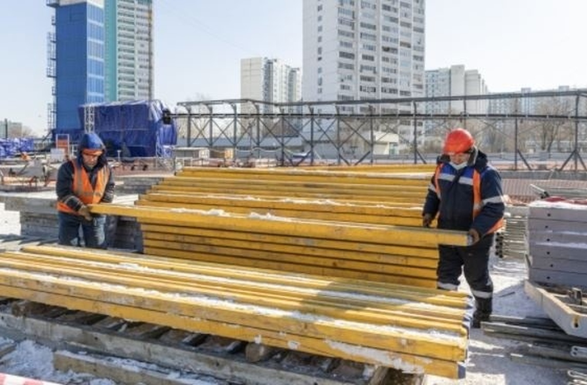 Мигрантов на стройках Москвы стали заменять местные жители — Today.kg