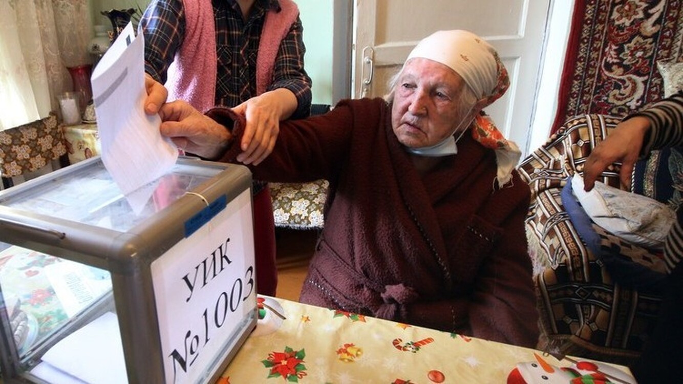 Выборы президента и референдум. В Кыргызстане началось голосование вне помещения — Today.kg
