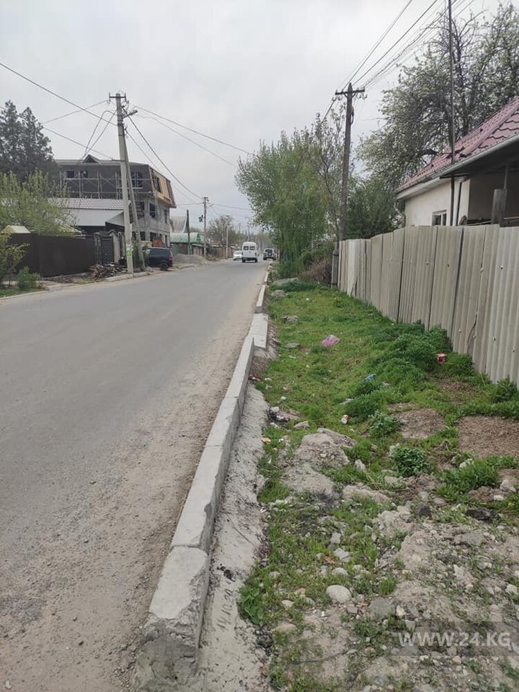 В мэрии Бишкека объяснили, почему на улице Тулебердиева не стали делать тротуары — Today.kg