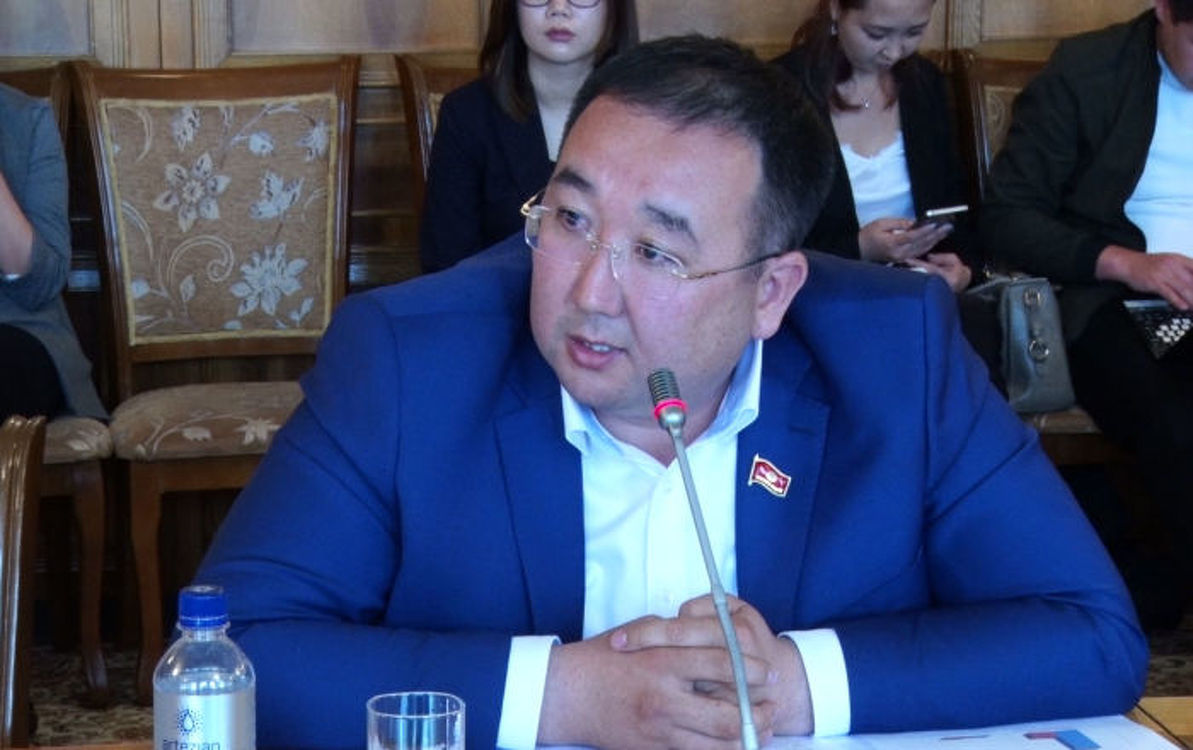 Депутат от фракции Кыргызстан Чойбеков сдает мандат. Кто придет вместо него — Today.kg