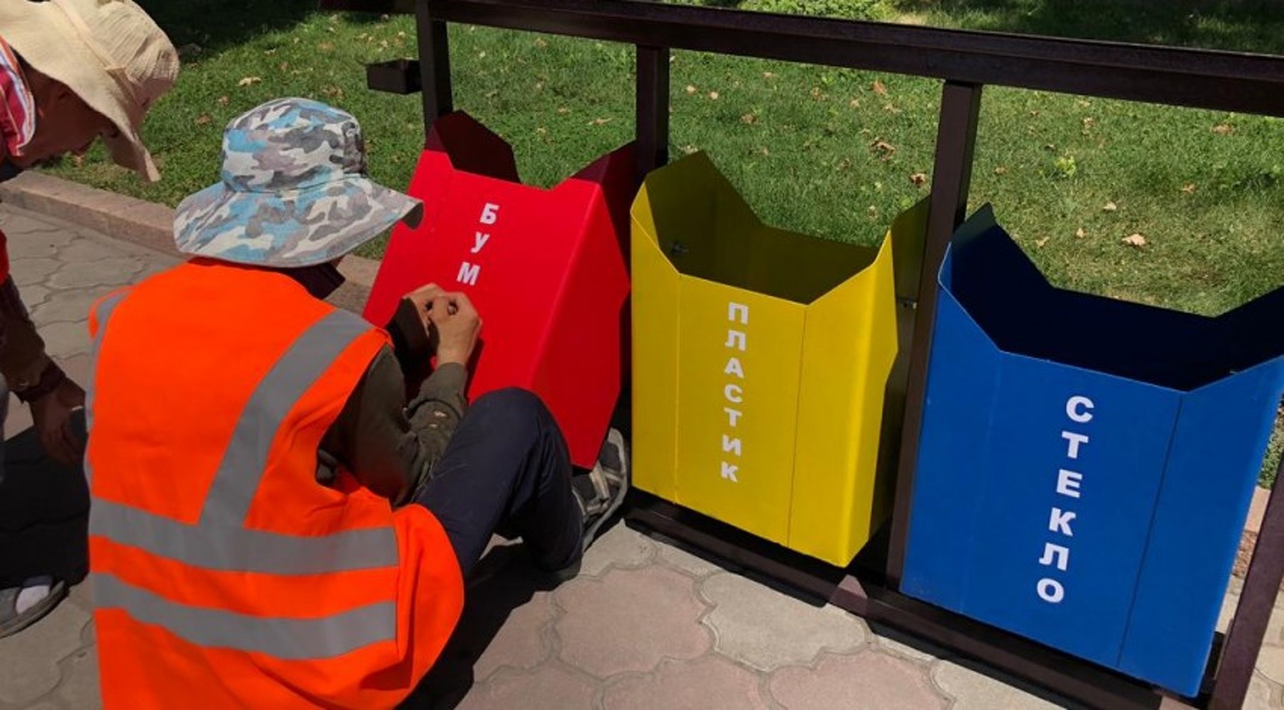 В Бишкеке устанавливают урны для раздельного сбора мусора — Today.kg