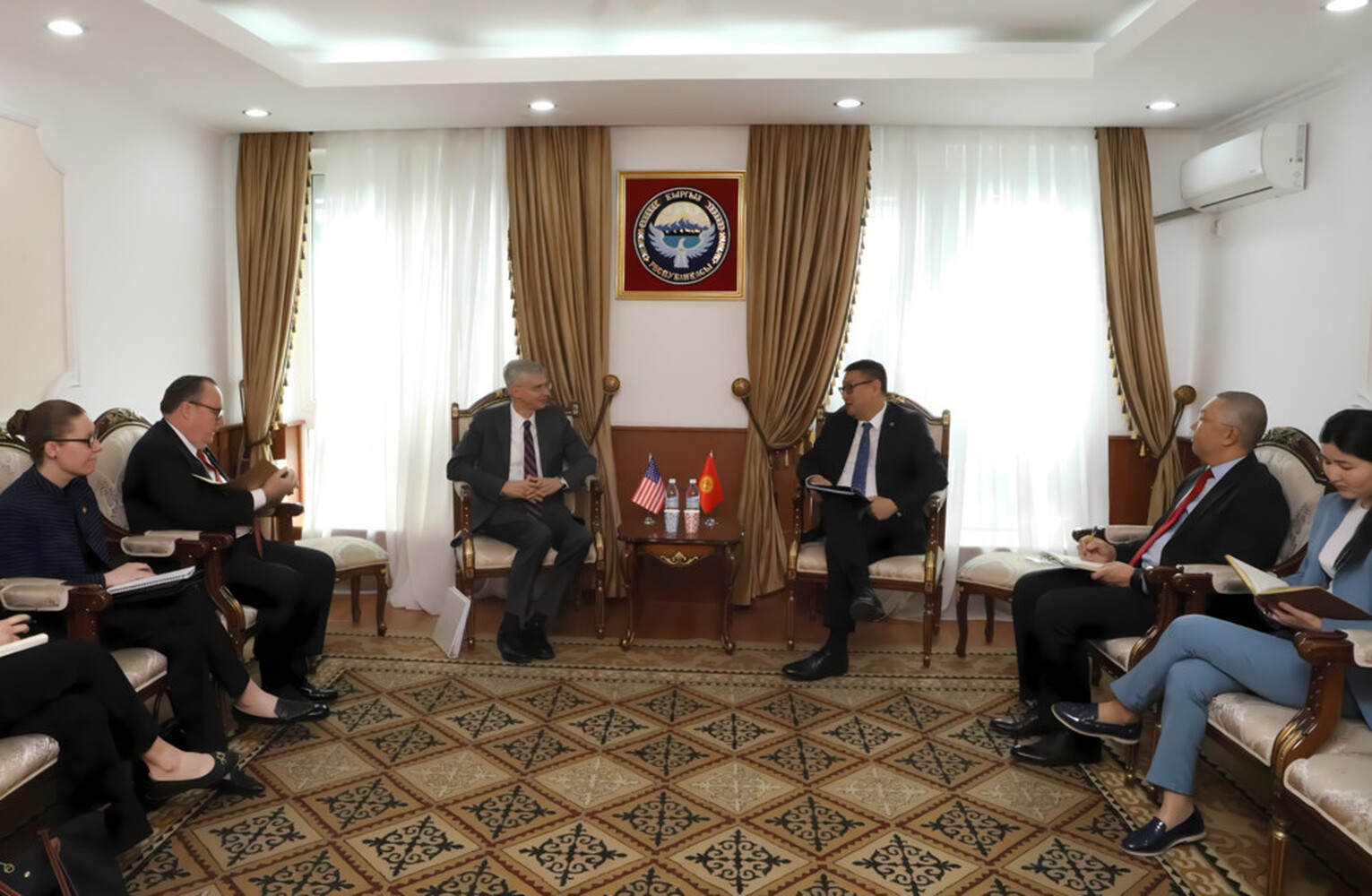 В Кыргызстан прибыл заместитель помощника госсекретаря США по делам Центральной и Южной Азии Д.Поммершайм — Today.kg