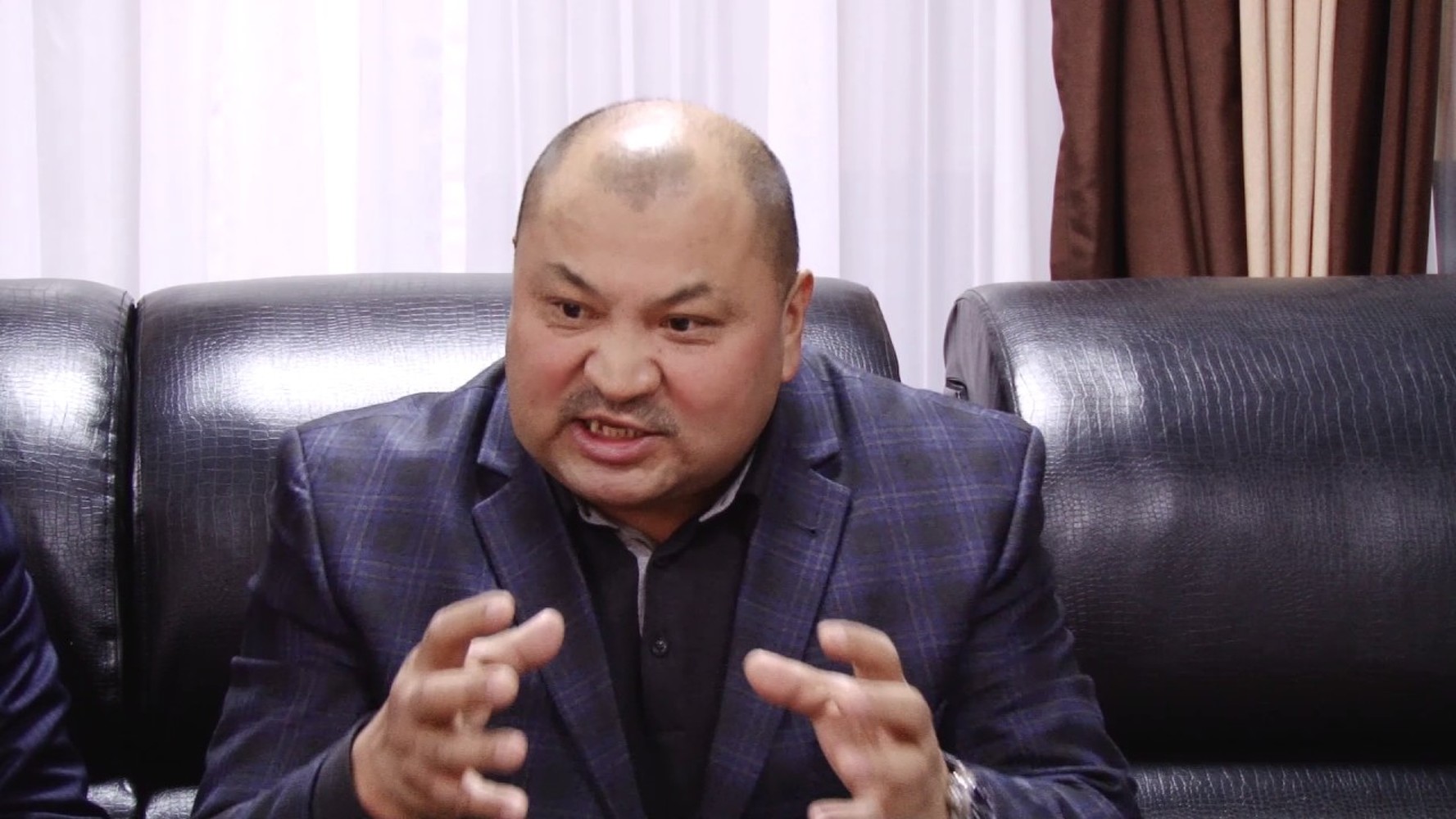 Депутат Рыспаев требует от спикера ответить Атамбаеву за сопли — Today.kg