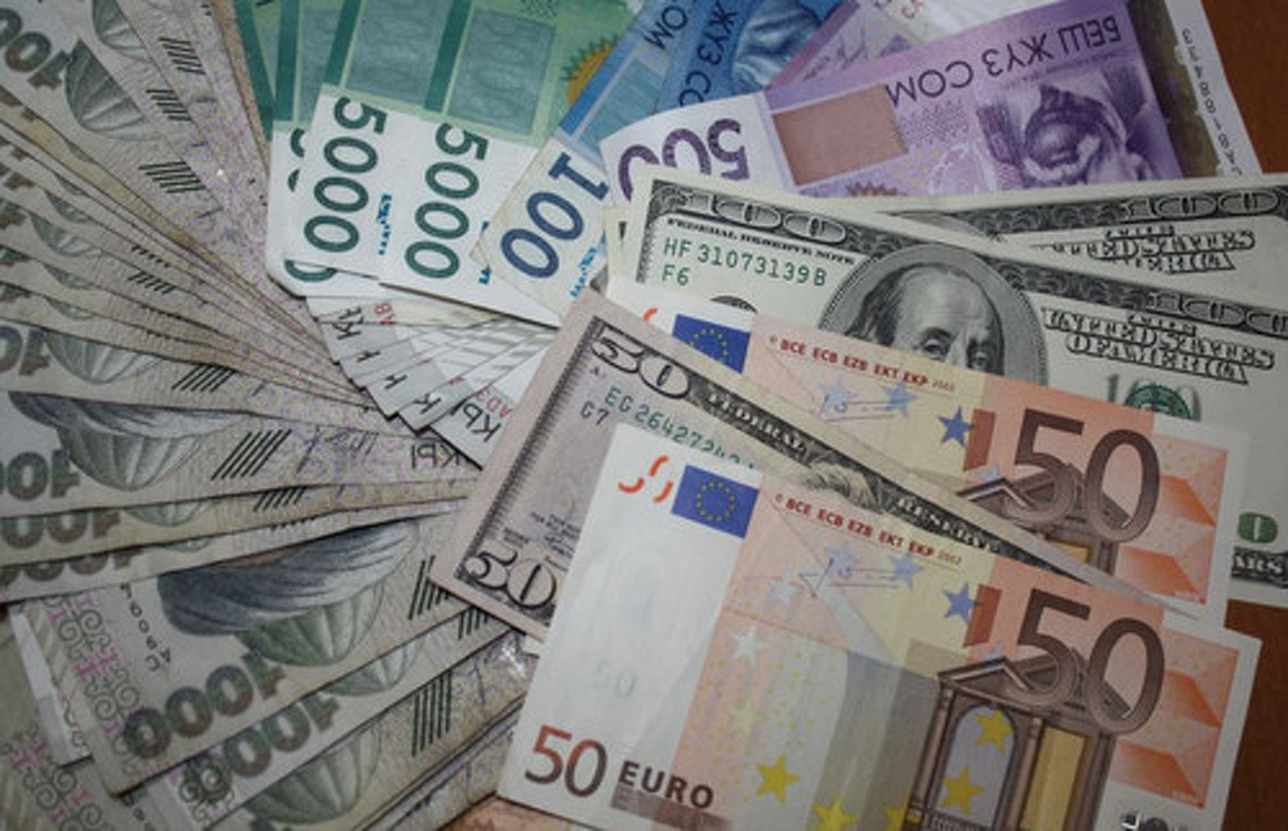 Утренний курс валют: Сколько стоят доллар, евро, рубль и тенге в банках? — Today.kg